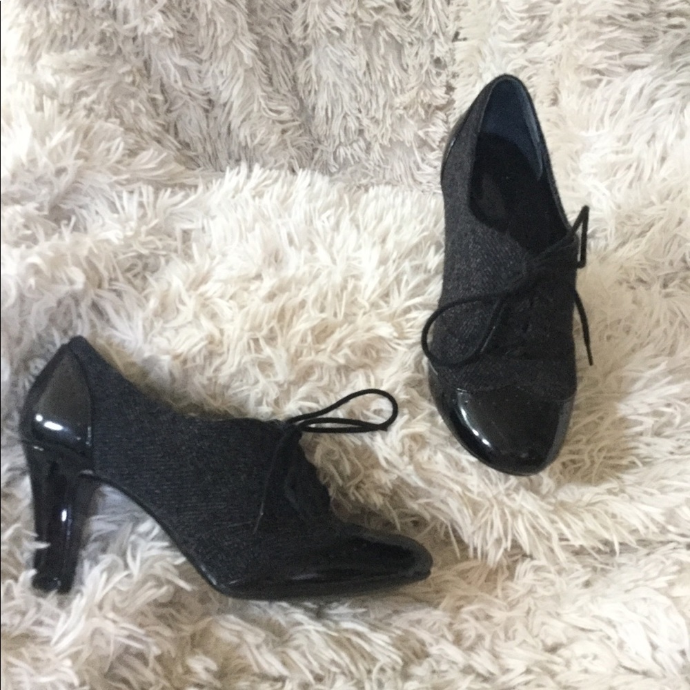 Smart black tweed bootie